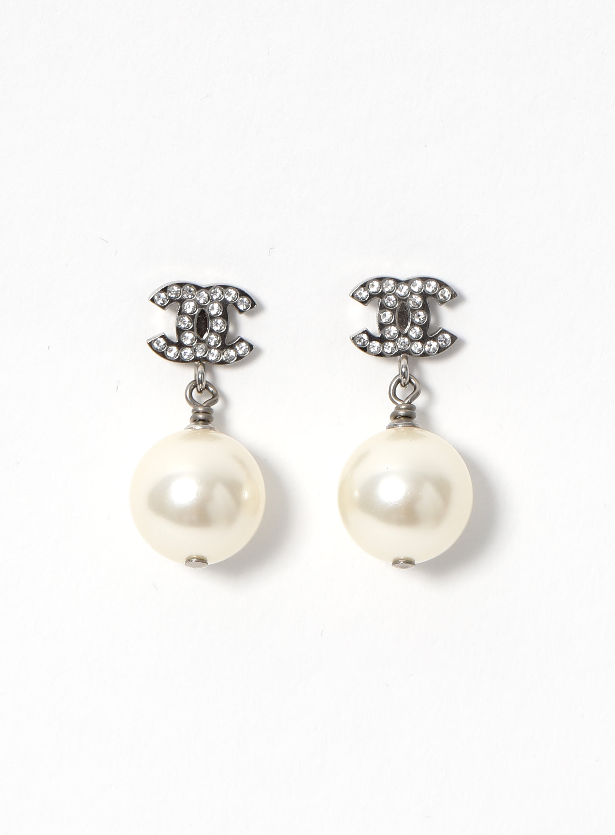 Saint Laurent logo-plaque Pearl Stud Earrings - White